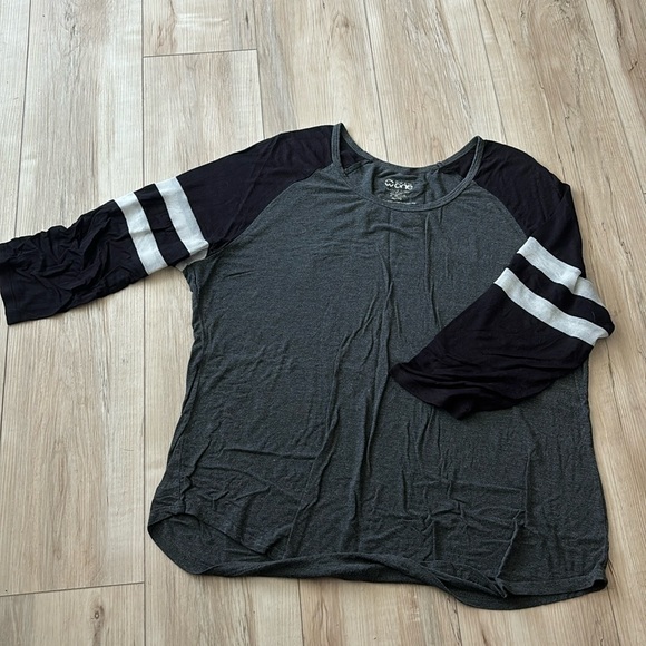 3/4 Sleeve Top - Picture 1 of 2